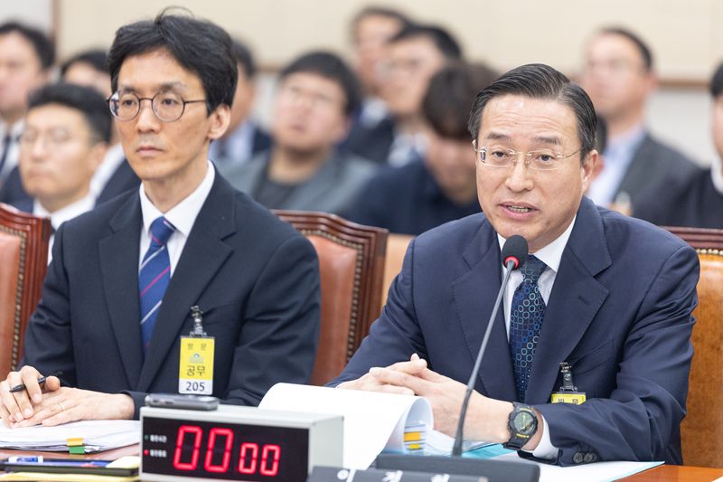 이정현 수원고검장(오른쪽). 뉴스1