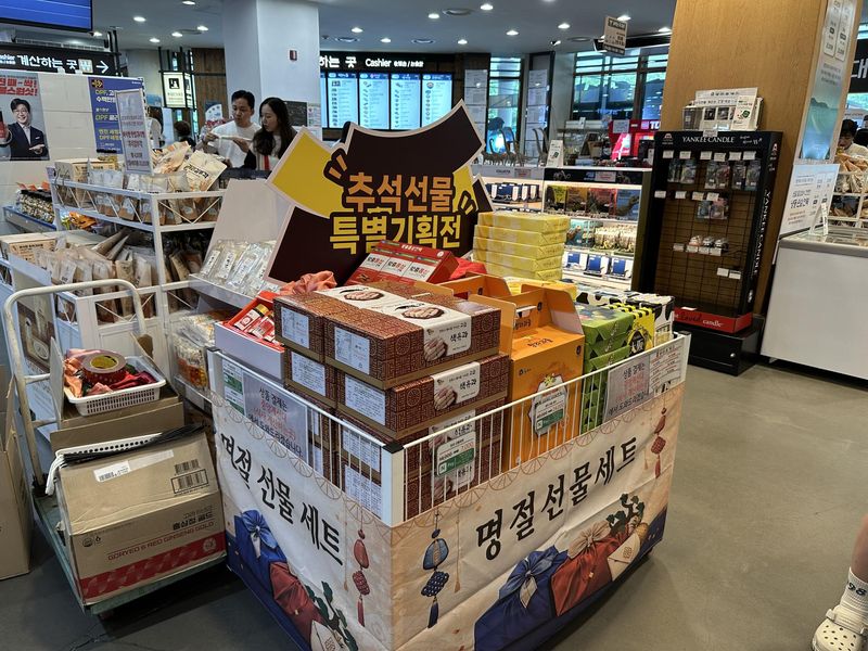 지난 20일 경기 광주시 경기광주휴게소(원주 방향)에서 명절 선물 세트를 판매하고 있다. 풀무원 제공