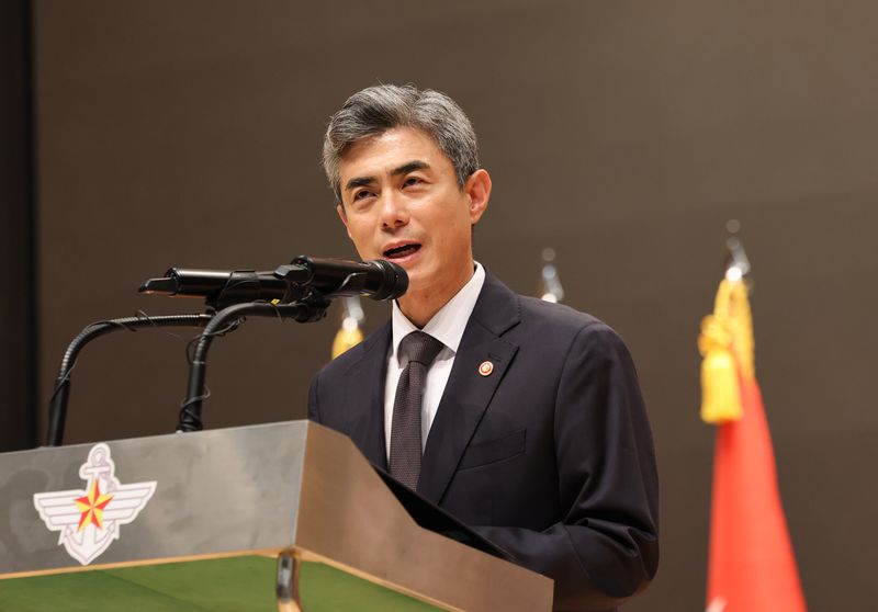 강신철 신임 국방부 장관이 22일 서울 용산구 국방부에서 열린 취임식에서 취임사를 하고 있다. 연합뉴스