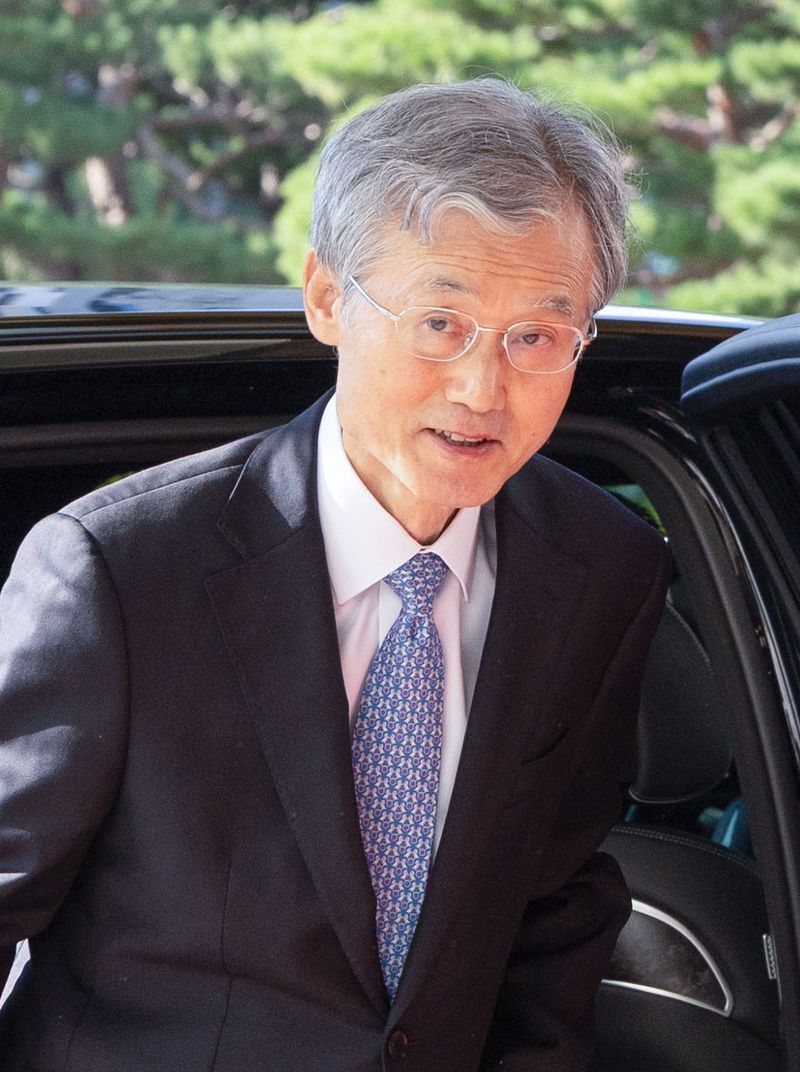 조희대 대법원장이 22일 서울 서초구 대법원 청사로 출근하고 있다.뉴스1