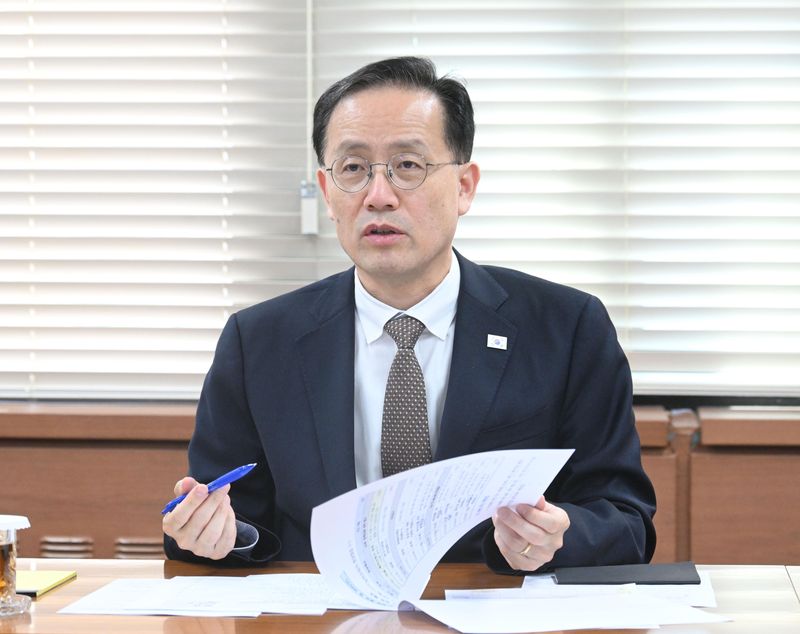 이형일 부총리 겸 재정경제부 장관이 22일 정부서울청사에서 재경부 주요간부회의를 주재하고 있다. 재경부 제공