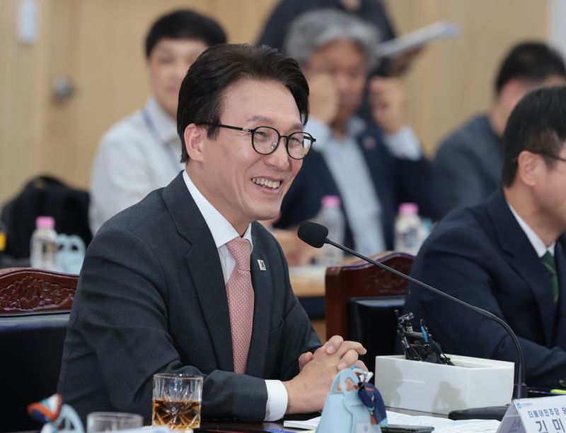 [인천=뉴시스] 전진환 기자 = 김민석 더불어민주당 대표가 22일 인천시 남동구 인천시청 대회의실에서 열린 2026 더불어민주당-인천광역시 예산정책협의회에서 인사말을 하고 있다. 2026.09.22. amin2@newsis.com