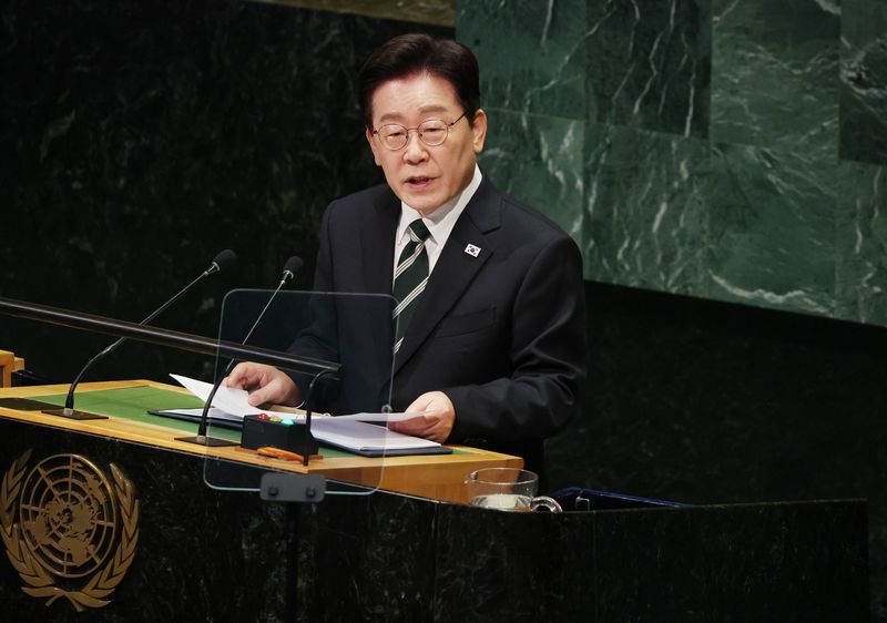 이재명 대통령이 22일(현지 시간) 미국 뉴욕 유엔 본부에서 열린 제81차 유엔 총회에서 기조연설을 하고 있다. 뉴시스