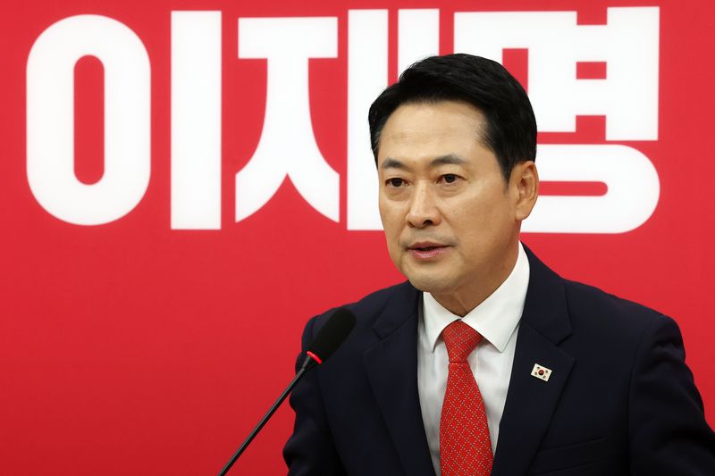 장동혁 국민의힘 대표가 지난 22일 오후 서울 여의도 국회에서 조희대 대법원장 대법관 재제청 거부와 서부전선 비무장지대(DMZ) 군사분계선(MDL) 지뢰 폭발 사고 등 현안 관련 관련 기자회견을 하고 있다. 뉴스1