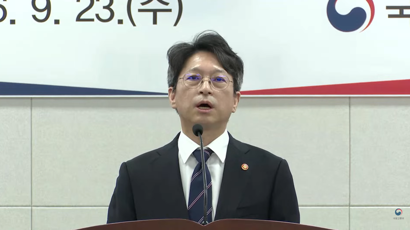 홍지선 국토교통부 장관이 23일 정부 세종청사에서 열린 취임식에서 취임사를 하고 있다. 국토교통부 유튜브 갈무리