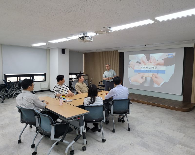 성신양회가 소통 프로그램을 진행하는 모습. 성신양회 제공
