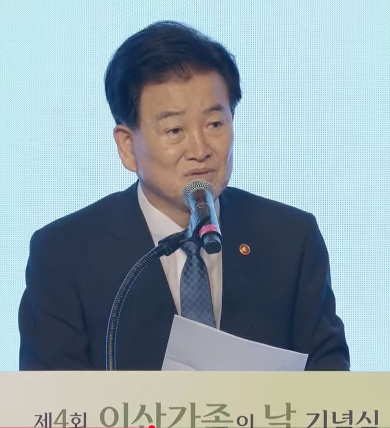 동영 통일부 장관이 23일 서울 중구 더 플라자 호텔에서 열린 '제4회 이산가족의 날' 행사에 참석해 발언하고 있다. KTV 갈무리