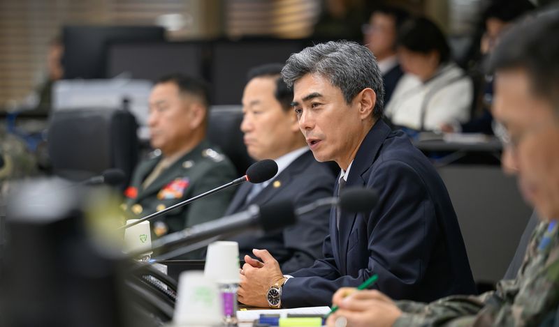 강신철 국방부장관이 22일 오후 취임 직후 첫 공식 일정으로 합참 작전지휘실에서 전군 주요지휘관회의를 주관하고 있다. 국방부 제공