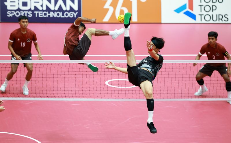 23일 일본 나고야시 미즈호 파크 체육관에서 열린 2026 아이치·나고야 아시안게임 세팍타크로 남자 팀 레구 조별예선 한국 대표팀이 공격하고 있다. 뉴시스