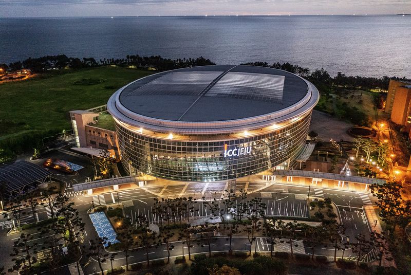 서귀포시 중문관광단지에 위치한 제주국제컨벤션센터(ICC JEJU) 전경. 제주도는 23일 G20 정상회의 유치 강점으로 국제회의 개최 경험과 숙박시설, 관광·문화자산 등을 제시했다. ICC JEJU에서는 2009년 한·아세안 특별정상회의와 2010년 한·일·중 정상회의 등이 열렸다. 사진=ICC JEJU 제공