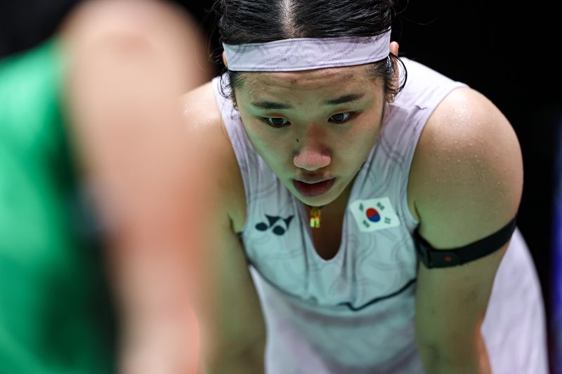 23일 일본 아이치현 이치노미야시립 종합체육관에서 열린 2026 아이치·나고야 아시안게임 배드민턴 여자 단체 준결승 대한민국과 일본의 경기, 대한민국 안세영이 야마구치 아카네와 단식에서 숨을 고르고 있다. 뉴스1