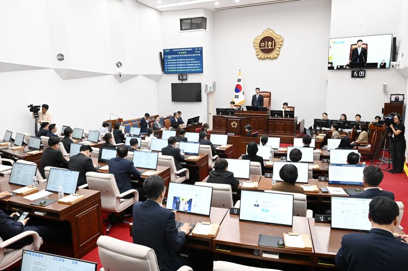 22일 제주특별자치도의회 본회의장에서 제454회 제1차 정례회 제7차 본회의가 열리고 있다. 도의회는 이날 ‘지방교육재정교부금 제도의 안정적 운영 및 합리적 개편 건의안’을 의결했다. 사진=제주특별자치도의회 제공