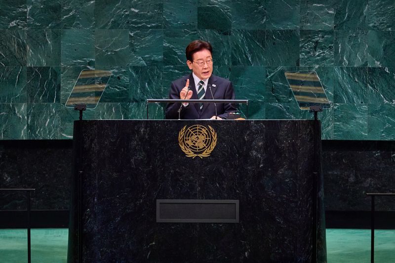 뉴욕 유엔총회서 기조연설. 이재명 대통령이 22일(현지시간) 미국 뉴욕 유엔본부 총회장에서 제81차 유엔총회 기조연설을 하고 있다. 이 대통령은 이날 연설에서 한반도 평화 청사진을 제시하며 북미대화의 중요성을 강조했다. 연합뉴스