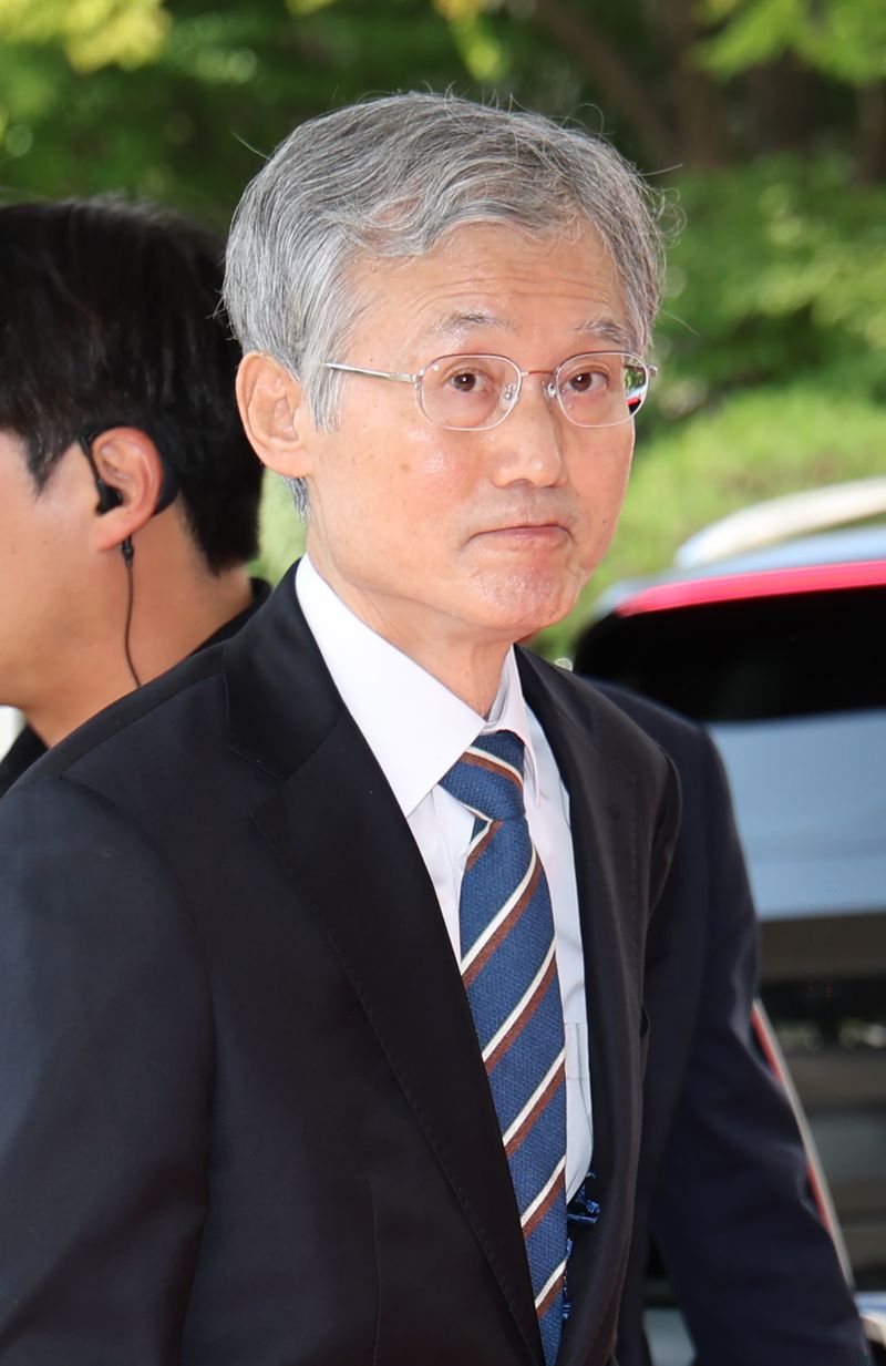 조희대 대법원장이 23일 서울 서초구 대법원으로 출근하고 있다. 연합뉴스