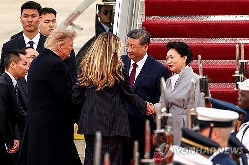 시진핑 중국 국가주석의 미국 방문을 환영하는 트럼프 미국 대통령 (출처=연합뉴스)