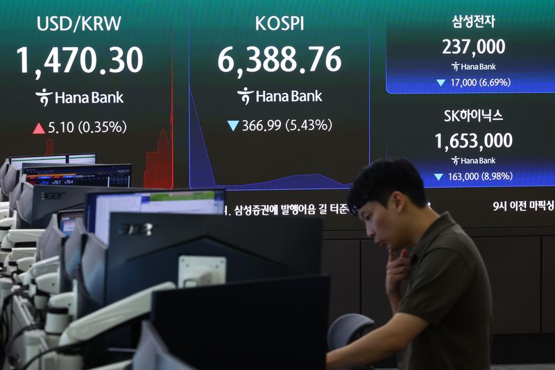 [서울=뉴시스] 황준선 기자 = 지난 7월 28일 오전 서울 중구 하나은행 딜링룸에 지수가 표시돼 있다. 2026.07.28. hwang@newsis.com