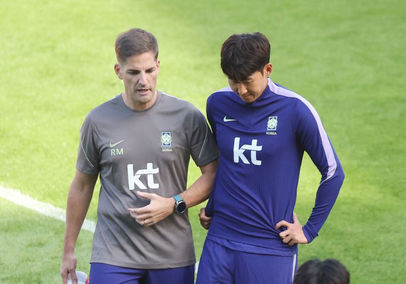 로베르트 모레노 한국 축구대표팀 감독과 손흥민. ⓒ 뉴스1 김영운 기자