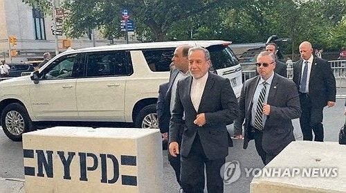 "미국&middot;이란, 호르무즈 해협 재개방 위한 단계적 합의 모색"