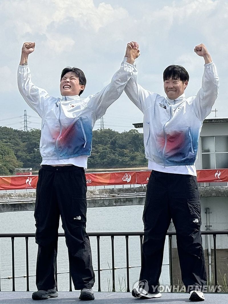 포효하는 조광희-김효빈. 연합뉴스