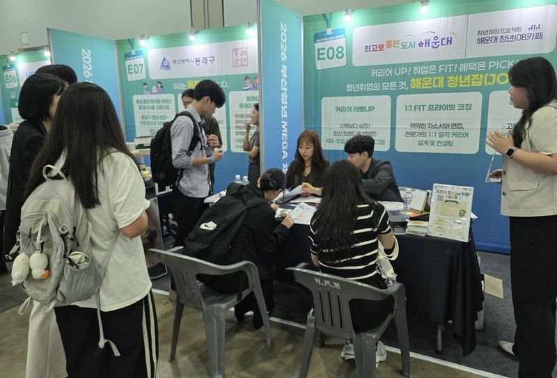 지난 21일 벡스코 제2전시장에서 열린 ‘2026 부산청년 메가 채용박람회’ 현장. 부산 해운대구 제공