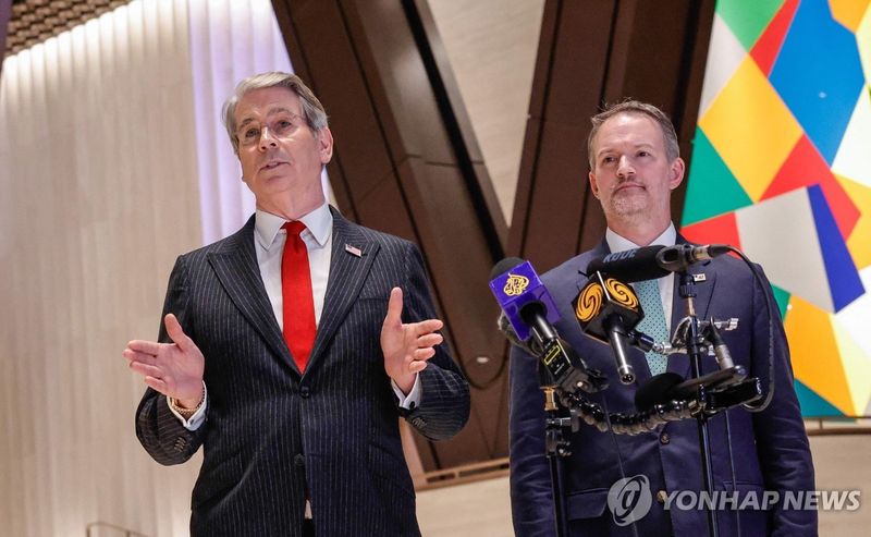베선트(왼쪽)와 그리어 (출처=연합뉴스)