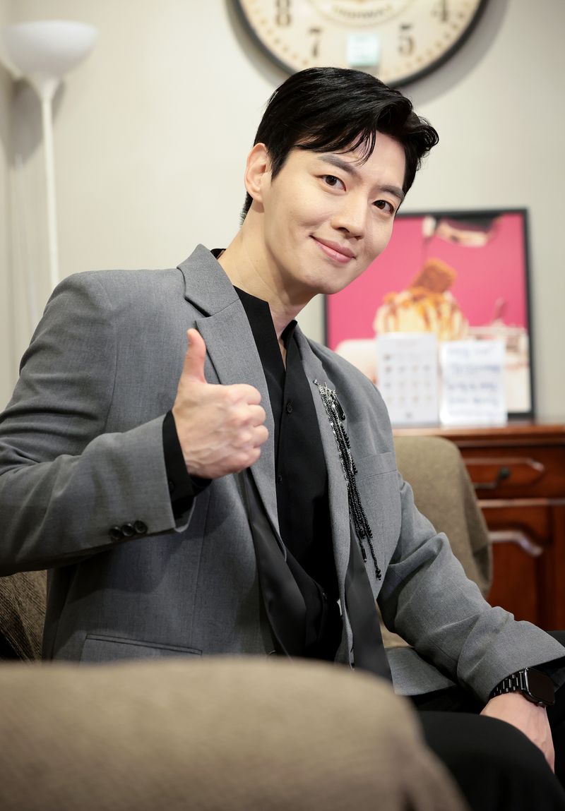 박철규&middot;엄지인 아나, 트로트 가수로 "KBS 구내식당 디너쇼 꿈" [N인터뷰]①