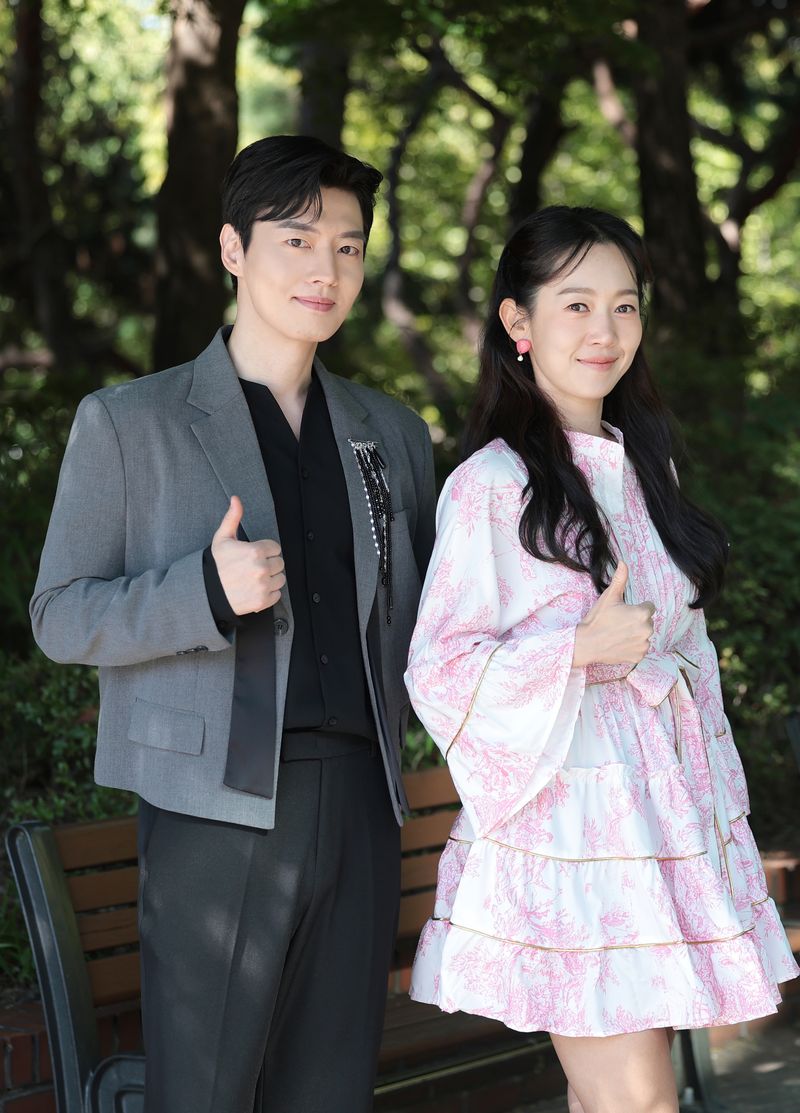 박철규&middot;엄지인 아나, 트로트 가수로 "KBS 구내식당 디너쇼 꿈" [N인터뷰]①