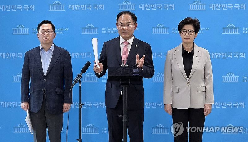 국민의힘 국방위원, DMZ 폭발 사고 관련 질의응답 (출처=연합뉴스)