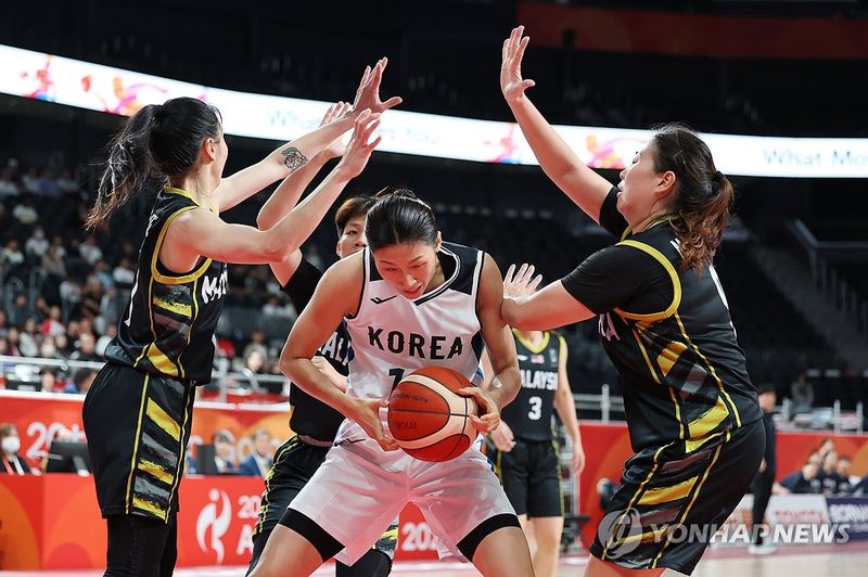 이해란 '철벽수비를 뚫어라' (출처=연합뉴스)