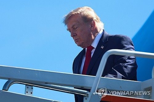 풋볼 경기 관람 위해 테네시 공항 도착한 트럼프 대통령 (출처=연합뉴스)