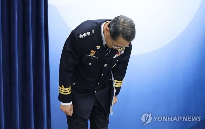 인사하는 유재성 경찰청장 직무대행 (출처=연합뉴스)