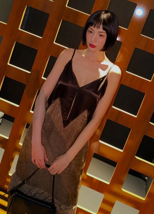 나나, 민소매 원피스 입고 인형 미모…도회적 매력
