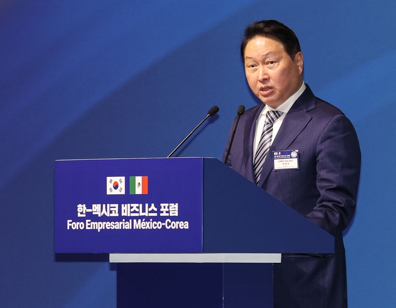 최태원 대한상의 회장이 지난 25일(현지시간) 멕시코 멕시코시티 월드트레이드센터에서 열린 한·멕시코 비즈니스포럼에서 발언을 하고 있다. 뉴스1