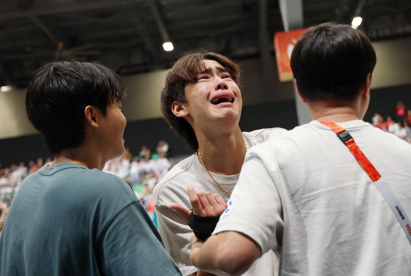 27일 일본 아이치현 도코나메 아이치 스카이 엑스포에서 열린 2026 아이치·나고야 아시안게임 스케이트보드 남자 스트리트에서 금메달을 획득한 한국 강준이가 기뻐하고 있다.연합뉴스