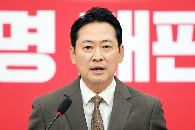 국민의힘 장동혁 대표가 27일 국회에서 현안 관련 기자회견을 하고 있다.