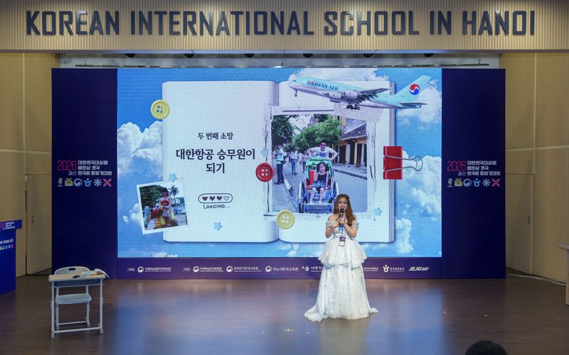 지난 26일 베트남 하노이한국국제학교에서 열린 '2026 대한민국대사배 베트남 전국 한국어 말하기대회'에 일반부 비전공부문으로 참가해 우수상을 수상한 도안 응우옌 푸엉 린씨가 발표를 하고 있다. 사진=하노이 한국문화원