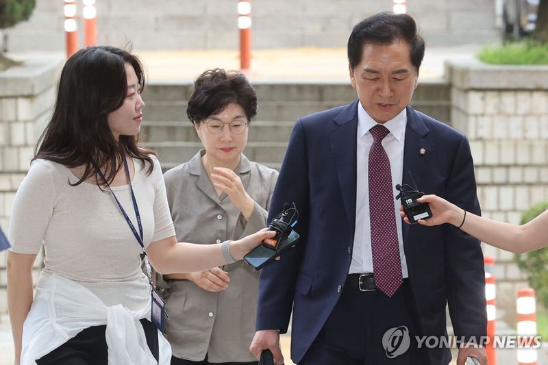 김기현 부부 속행 공판 출석 (출처=연합뉴스)