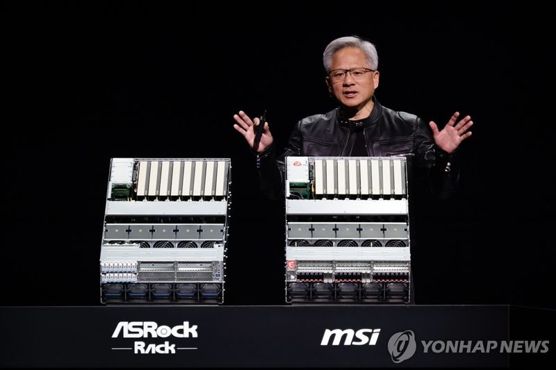 RTX 프로 서버 소개하는 젠슨 황 엔비디아 CEO. 연합뉴스
