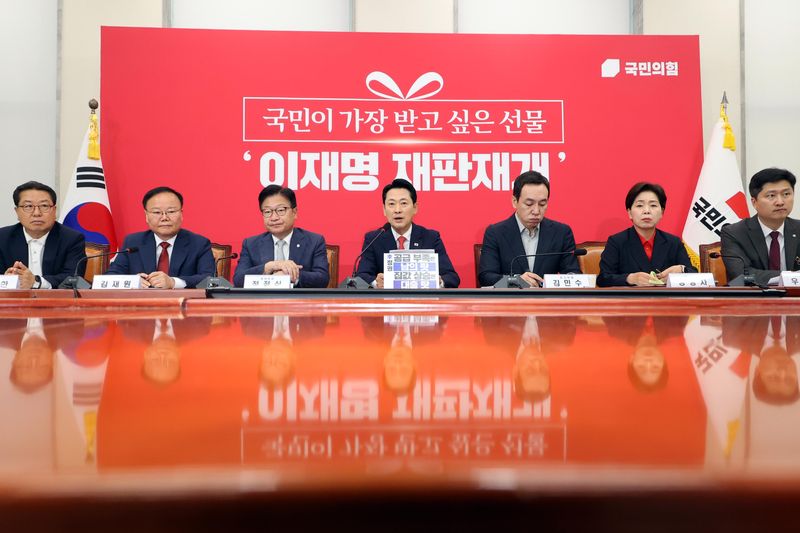 장동혁 국민의힘 대표가 28일 서울 여의도 국회에서 열린 최고위원회의에서 발언을 하고 있다. 사진=박범준 기자
