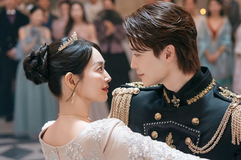 디즈니+. '재혼황후' 신민아·주지훈 균열 시작…이종석·이세영 등장에 엇갈린 로맨스