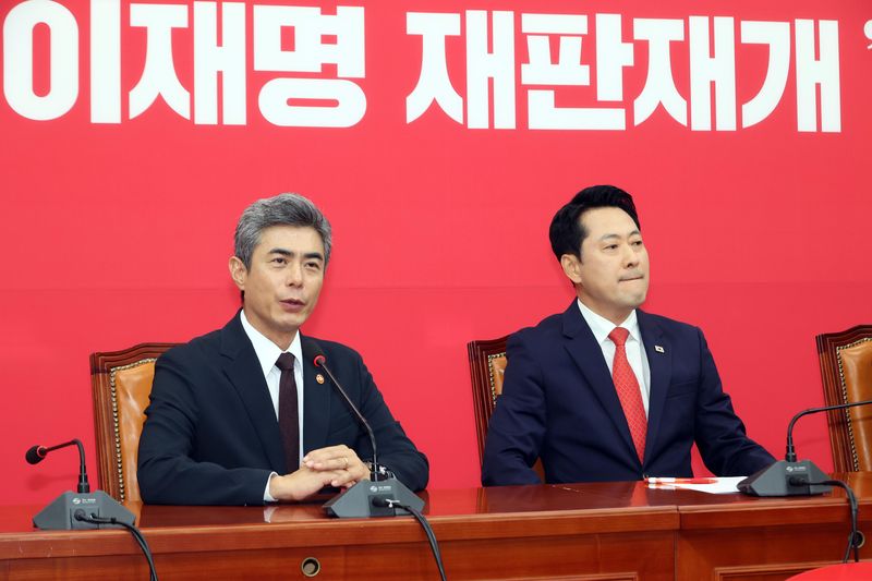 강신철 신임 국방부 장관이 28일 국회에서 장동혁 국민의힘 대표를 예방하고 인사말을 하고 있다. 사진=박범준 기자
