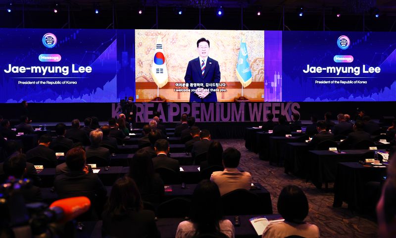 이재명 대통령이 28일 서울 중구 더그랜드롯데 서울에서 열린 '코리아 프리미엄 위크 2026' 개막식에서 영상으로 축사를 하고 있다. 연합뉴스