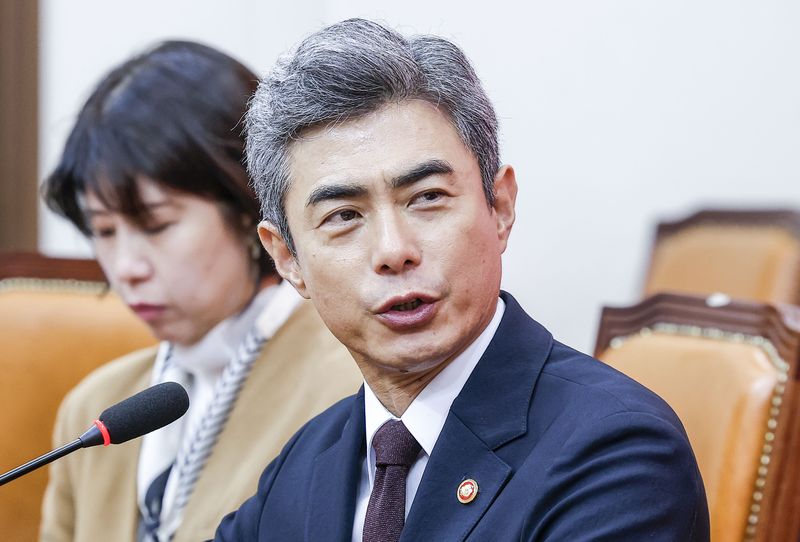 [서울=뉴시스] 정병혁 기자 = 강신철 국방부 장관이 28일 서울 여의도 국회에서 장동혁 국민의힘 대표와 만나 발언하고 있다. 2026.09.28. jhope@newsis.com