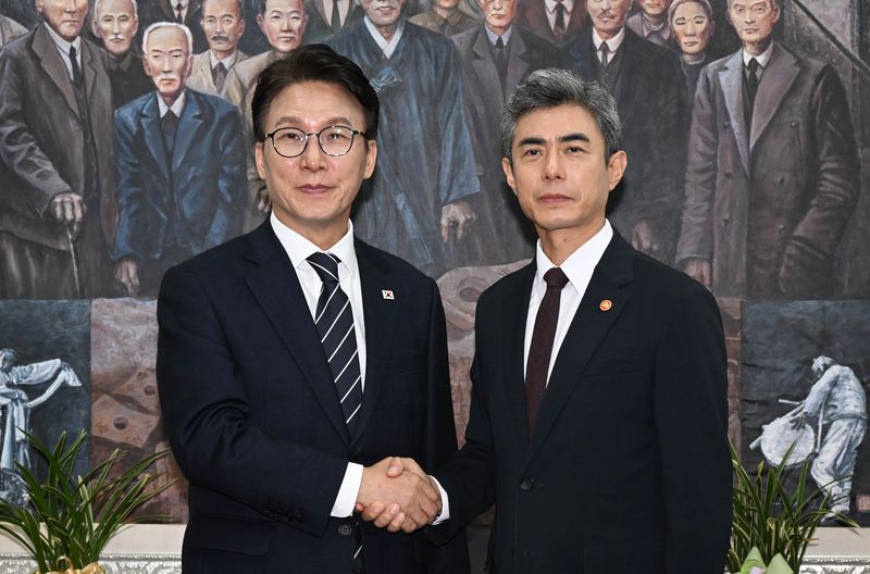 김민석, 강신철 국방장관 만나 DMZ 폭발 사고 철저한 조사 당부