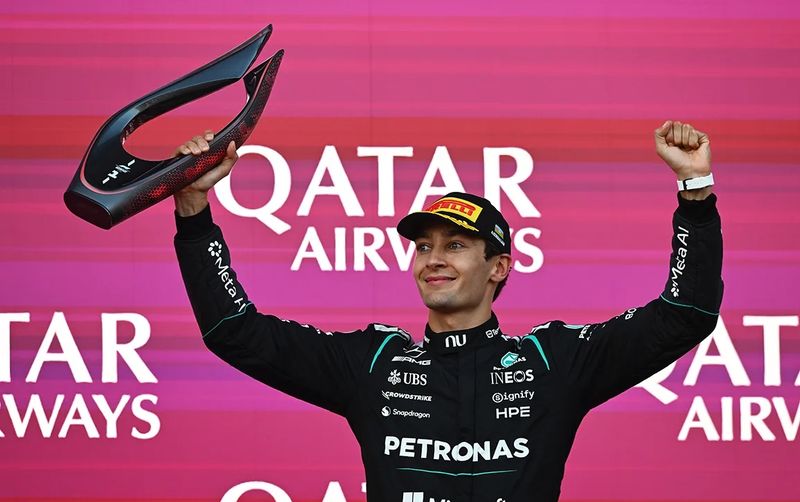 조지 러셀 메르세데스-AMG 페트로나스 F1 팀 드라이버가 '2026 월드 챔피언십 아제르바이잔 그랑프리'에서 우승한 뒤 포즈를 취하고 있다. 메르세데스-벤츠 코리아 제공