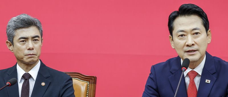 장동혁, 강신철에