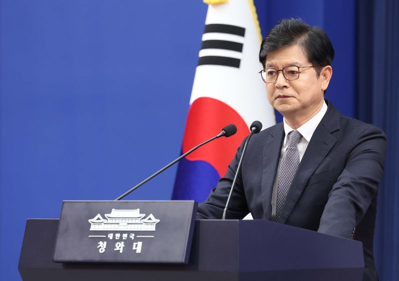 [서울=뉴시스] 조성봉 기자 = 성기홍 청와대 홍보소통수석이 21일 춘추관에서 강훈식 비서실장 사의 표명 관련 브리핑을 하고 있다. 2026.09.21. suncho21@newsis.com