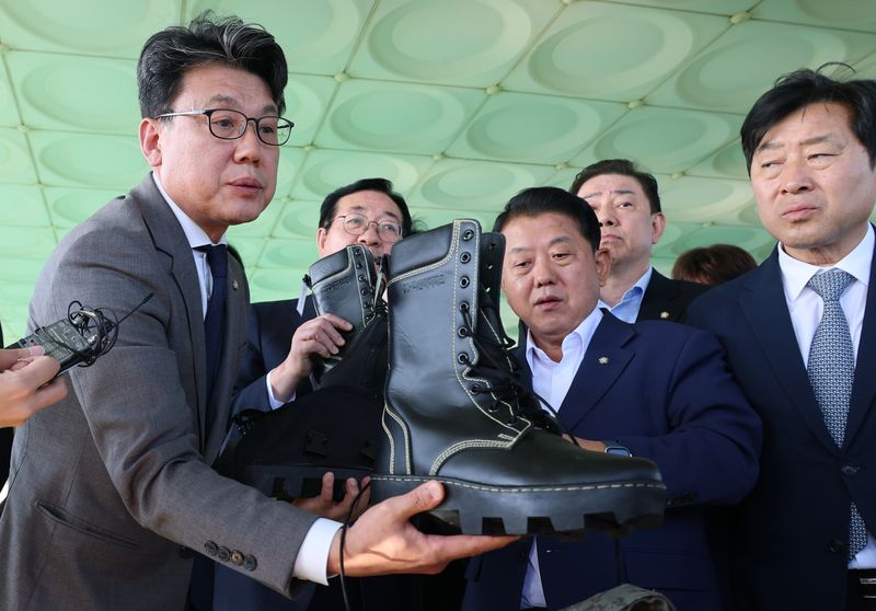 DMZ 현장 찾은 국방위…합참