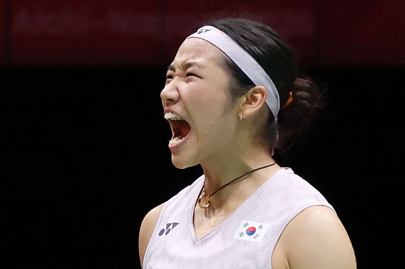 28일 일본 아이치현 이치노미야 시립 종합체육관에서 열린 2026 아이치·나고야 아시안게임 배드민턴 여자 단식 준결승전에서 안세영이 중국 천위페이에게 세트스코어 2-0으로 승리한 뒤 기뻐하고 있다. 뉴시스