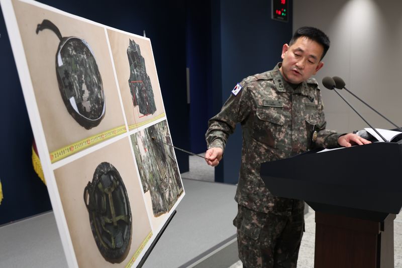 李정부 대북정책 수정 '딜레마' 빠져...北소행 DMZ 지뢰폭발 잠정결론